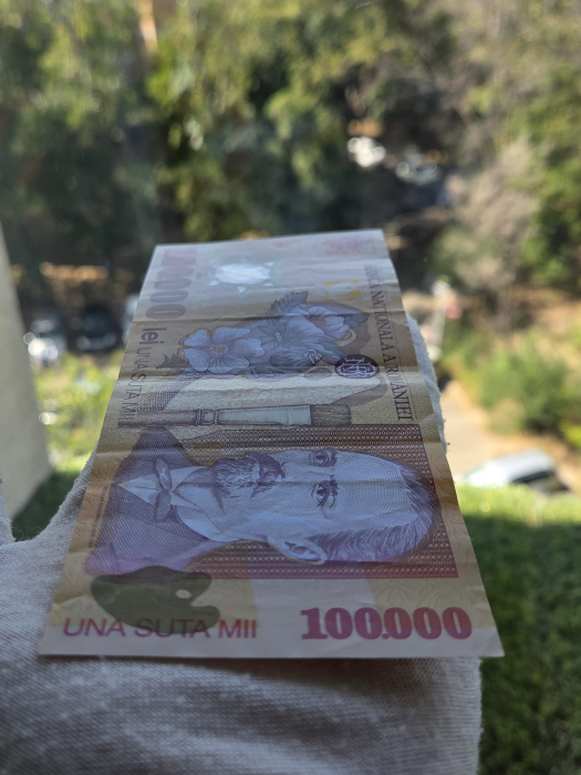 Romania, 100000 lei 2001, seria 032D7083300, circulata, stare buna [3]