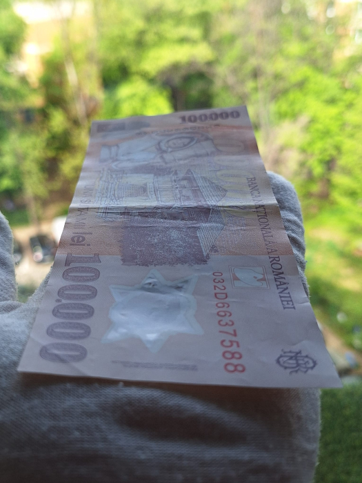 Romania, 100000 lei 2001, seria 032D6637588, circulata, stare buna [4]