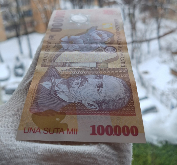 Romania, 100000 lei 2001, seria 044A8989834, circulata, stare buna [3]