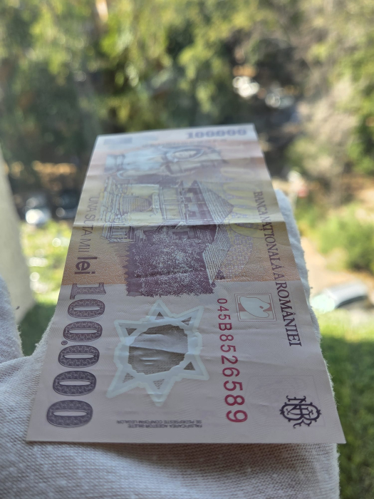 Romania, 100000 lei 2001, seria 045B8526589, circulata, stare buna [4]