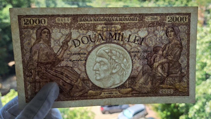 Romania, 2000 lei 10 Octombrie 1944, seria 0414/C.2996/74877414, stare buna [5]