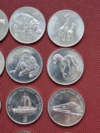 Coreea de Nord, 13 monede set 2002 animale / mijloace transport, UNC [1]