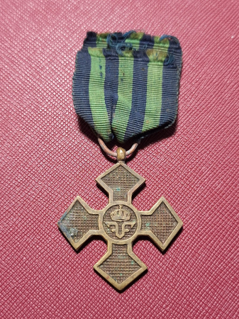 Insigne/Medalii/Decoratii - CRUCEA COMEMORATIVA A RAZBOIULUI 1916-1918