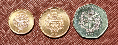 Guyana set 3 monede 2007-2008: 1,5,10 Dolari, UNC, resurse: orez, trestie de zahar si aur [1]