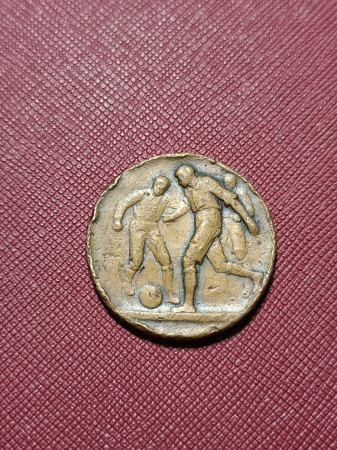 Insigne/Medalii/Decoratii - MEDALION DIN BRONZ TEMATICA FOTBAL, ANII 1930