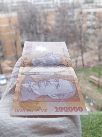 Romania, 100000 lei 2001, seria 046C8490907, circulata, stare buna [3]