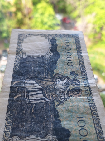 Romania, 100000 lei decembrie 1946, seria M/4 0816247, circulata [2]