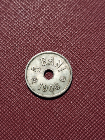 Romania, 5 Bani 1906, monetaria Hamburg, cu eroare: surplus de material [1]