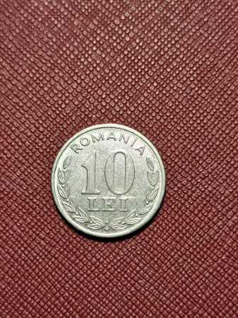 Romania, moneda 10 lei 1995, cu eroare de batere: depuneri de material [1]
