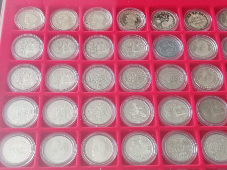 Tavita depozitare monede 50 bani proof, dispune de 48 spatii patrate x 30 MM [2]