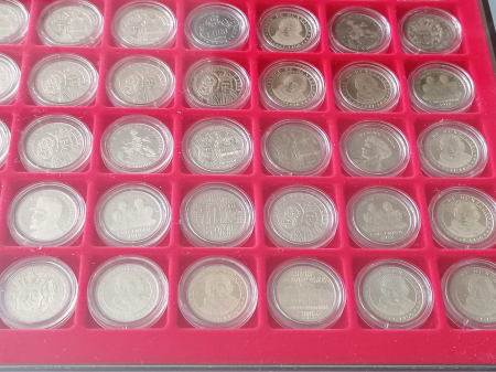 Tavita depozitare monede 50 bani proof, dispune de 48 spatii patrate x 30 MM [4]