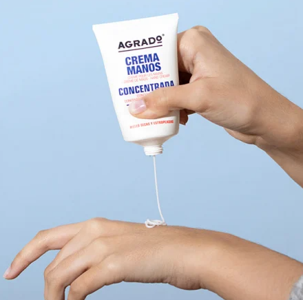 Crema reparatoare de maini pt. piele uscata si deteriorata, 50ml [2]