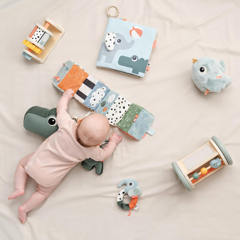 Carte moale pentru tummy time Done by Deer Deer Friends Multicolor [9]
