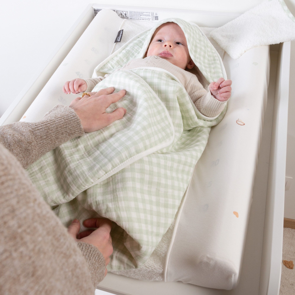 Prosop cu gluga si manusa de baie Childhome 80x80 cm Jerse/Muselina Verde [4]