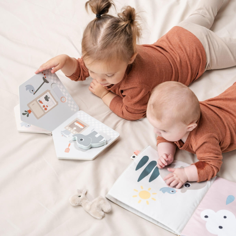 Carte moale pentru tummy time Done by Deer Deer Friends Multicolor [6]