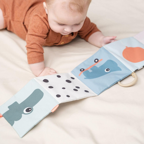 Jucarie senzoriala carticica de plus Fold Out Done by Deer Colour Mix [5]