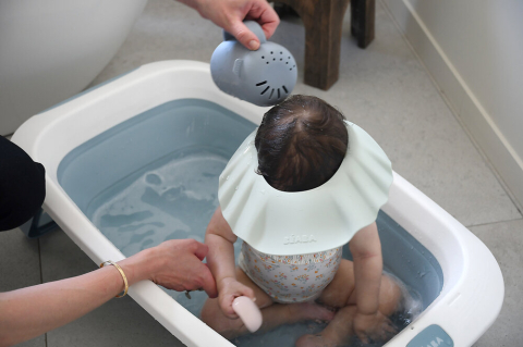 Viziera pentru baie din silicon Beaba Misty Green [2]