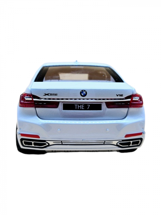 Masina metalica BMW Seria 7, 3 sunete realistice, Farurile si stopurile lumineaza, Usile, capota si portbagajul se deschid, Baterii incluse, 22cm, Alb, Scara 1:24, Replica [7]
