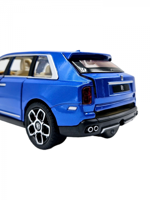 Masina metalica Rolls Royce Cullinan cu efecte de fum, Sunete realistice, Farurile si stopurile lumineaza, Capota, portbagajul si cele 4 usi se deschid, Baterii incluse, 21cm, Albastru, Fara cutie, Re [8]