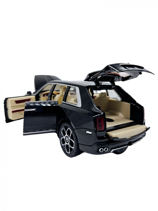 Masina metalica Rolls Royce Cullinan cu efecte de fum, Sunete realistice, Farurile si stopurile lumineaza, Capota, portbagajul si cele 4 usi se deschid, Baterii incluse, 21cm, Negru, Fara cutie, Repli [7]