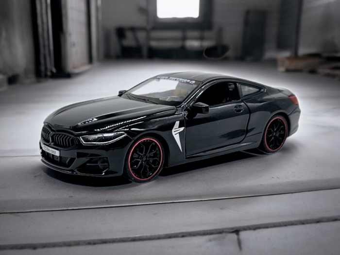 Masina metalica tip BMW M8 cu 3 sunete realistice, Farurile si stopurile lumineaza, Usile, capota si portbagajul se deschid, Baterii incluse, 22cm, Negru, Scara 1:24 [11]