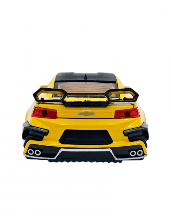 Masina metalica tip Chevrolet Camaro, Sunete realistice, Farurile si stopurile lumineaza, Usile, capota si portbagajul se deschid,, Galben, 16cm, Scara 1:32 [6]