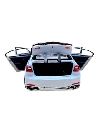 Masina metalica BMW Seria 7, 3 sunete realistice, Farurile si stopurile lumineaza, Usile, capota si portbagajul se deschid, Baterii incluse, 22cm, Alb, Scara 1:24, Replica [8]