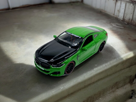 Masina metalica tip BMW M8 cu 3 sunete realistice, Farurile si stopurile lumineaza, Usile, capota si portbagajul se deschid, Baterii incluse, 22cm, Verde, Scara 1:24 [8]