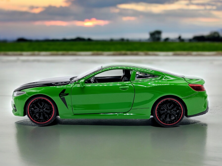 Masina metalica tip BMW M8 cu 3 sunete realistice, Farurile si stopurile lumineaza, Usile, capota si portbagajul se deschid, Baterii incluse, 22cm, Verde, Scara 1:24 [7]