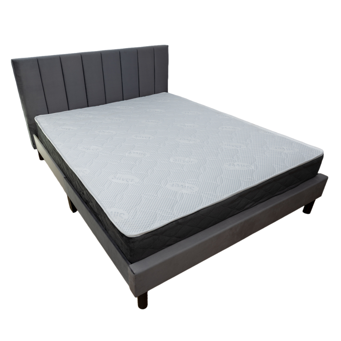 Pat Limess 140x200 gri: tăblie înaltă din catifea, structură din lemn masiv și somieră 2×24 lamele. Confort, stabilitate și design modern pentru dormitor. [5]