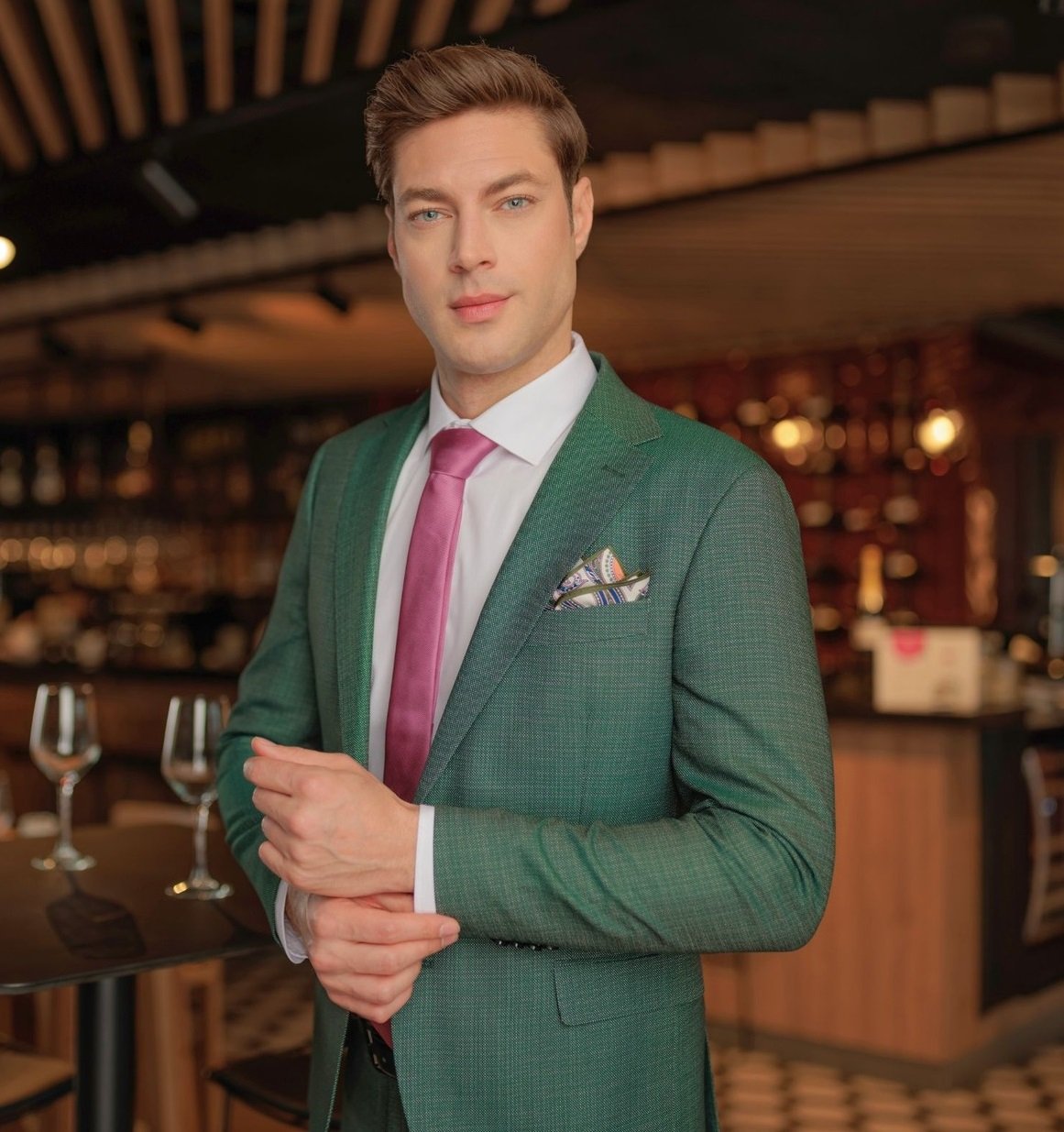 De ce contează alegerea pieselor vestimentare: fundația stilului masculin și a eleganței masculine în viața de zi cu zi