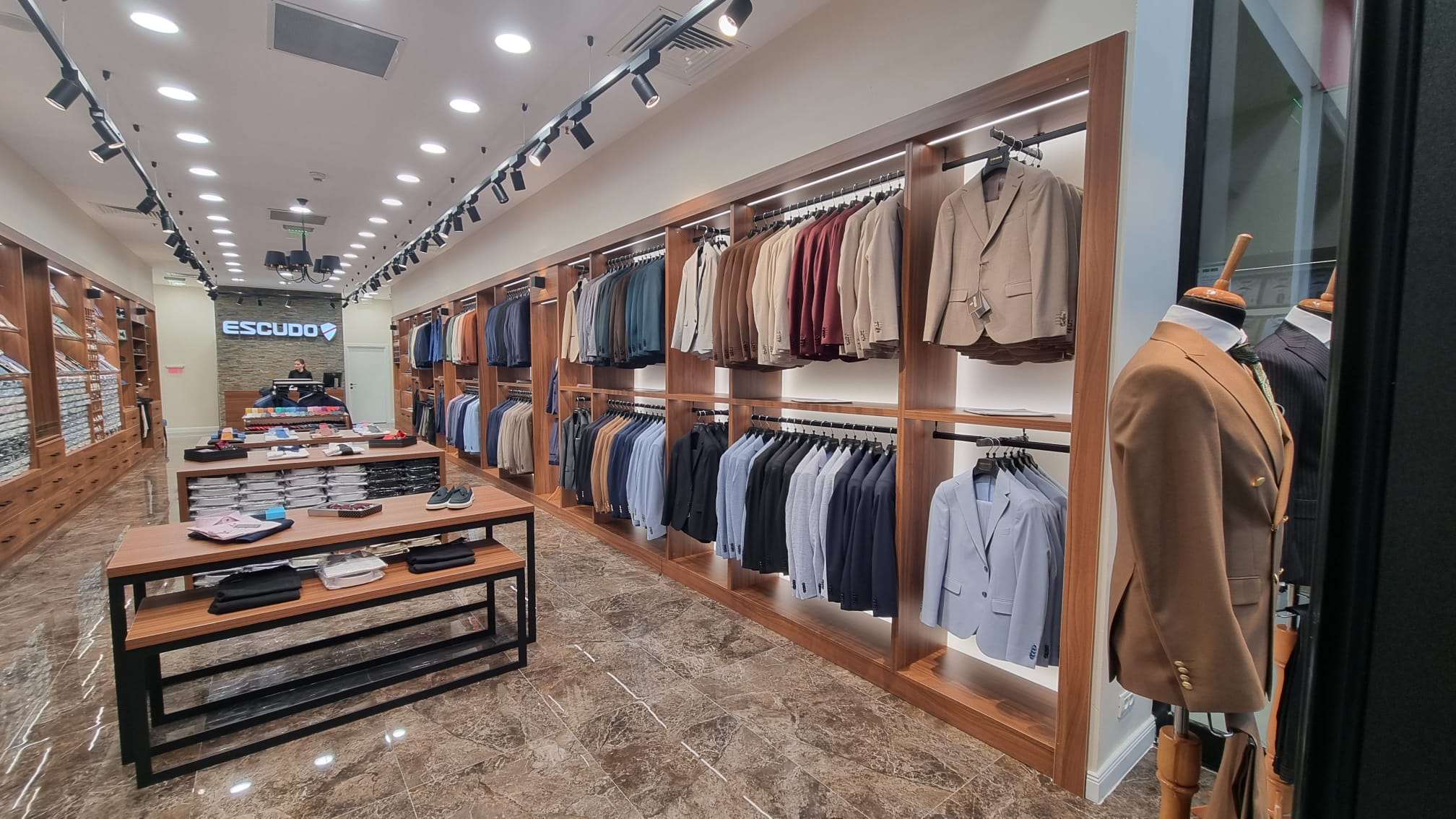 ESCUDO - CORESI BRASOV