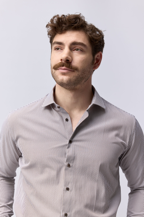 Camasa barbati slim fit alba cu dungi maro [2]