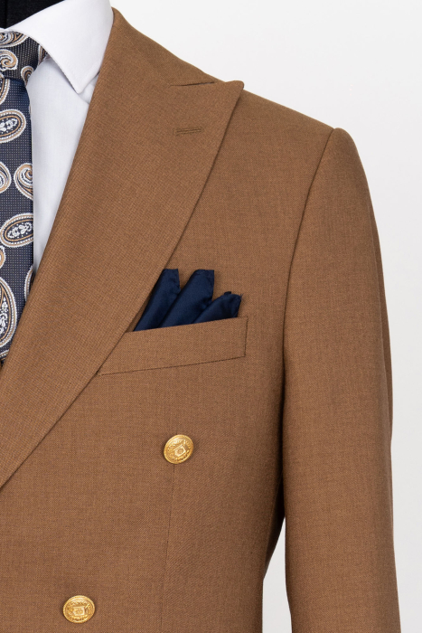 Costum barbati slim fit camel cu doua randuri de nasturi aurii [3]