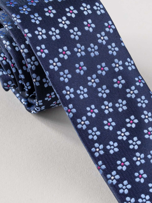 Cravata ingusta bleumarin cu elemente florale [2]