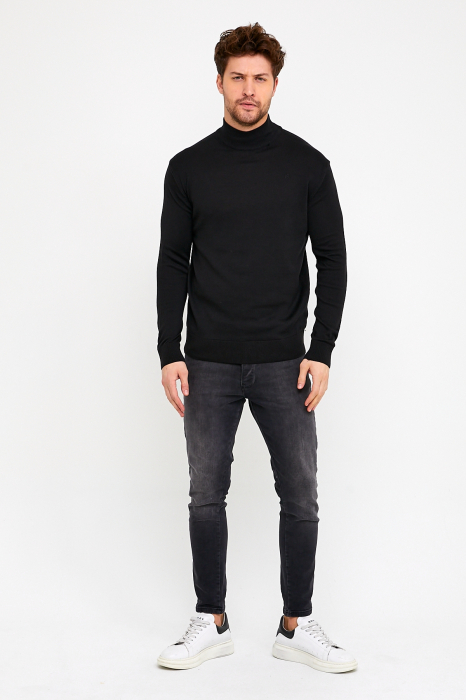 Pulover slim negru cu guler inalt [3]