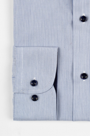 DUNGI SI CAROURI - Camasa barbati slim fit alba cu dungi fine albastre
