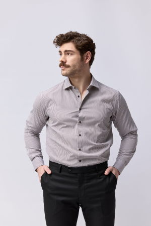 CAMASI CU DUNGI SI CAROURI - Camasa barbati slim fit alba cu dungi maro 2XL