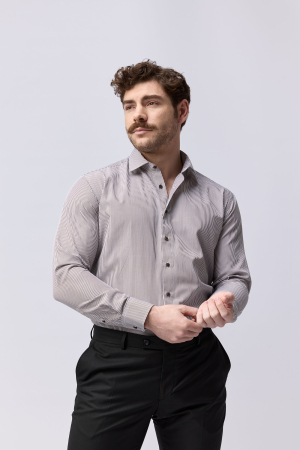 CAMASI CU DUNGI SI CAROURI - Camasa barbati slim fit alba cu dungi maro