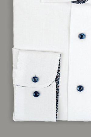 CLASICE - Camasa barbati slim fit alba cu insertie bleumarin cu flori la guler