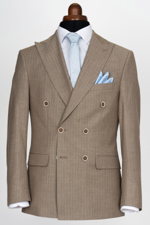 COSTUME SLIM FIT CLASICE - Costum barbati slim fit bej cu dungi albe si doua randuri de nasturi
