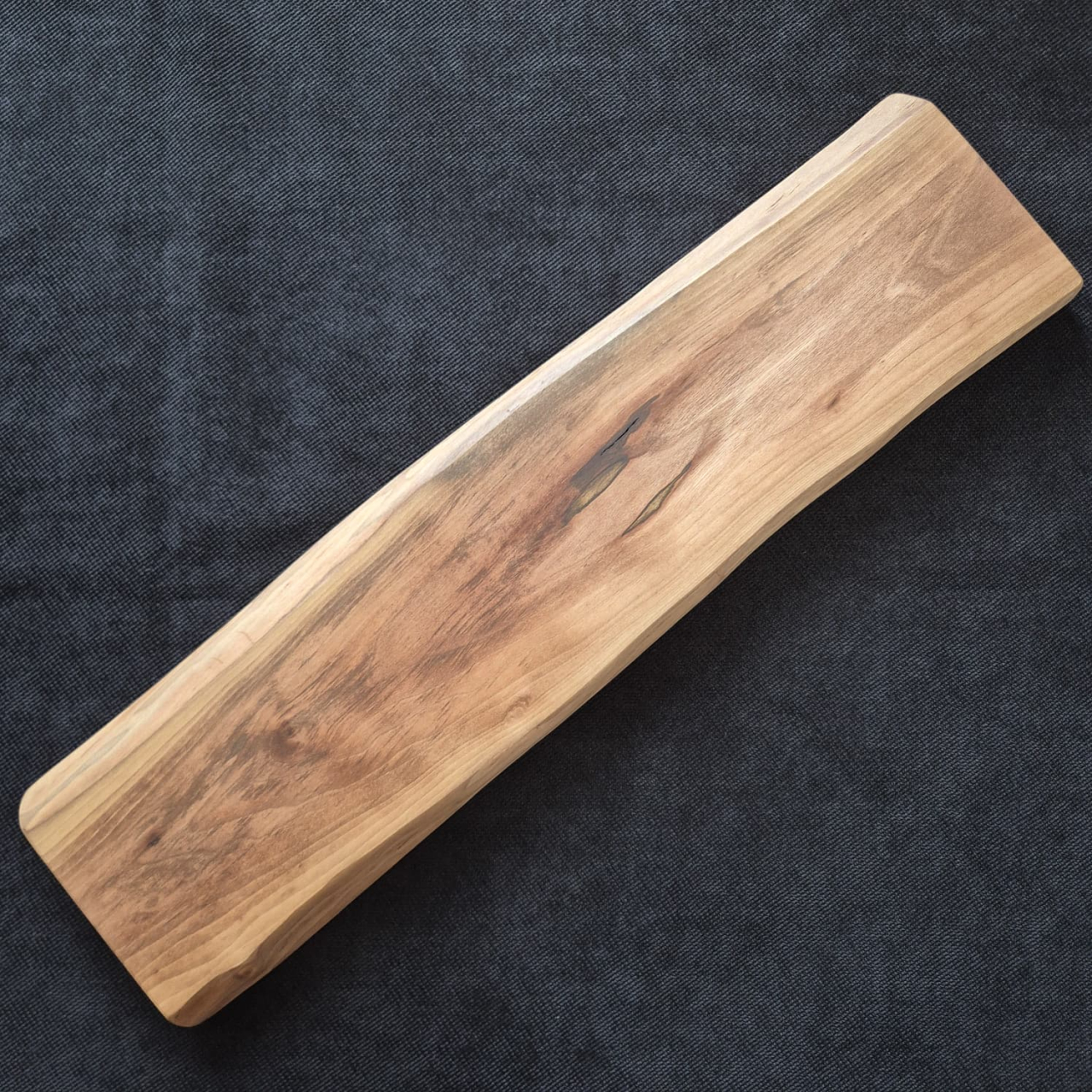 platou-servire-lemn-masiv-live-edge-60x15-handmade-escu-woodwork [2]