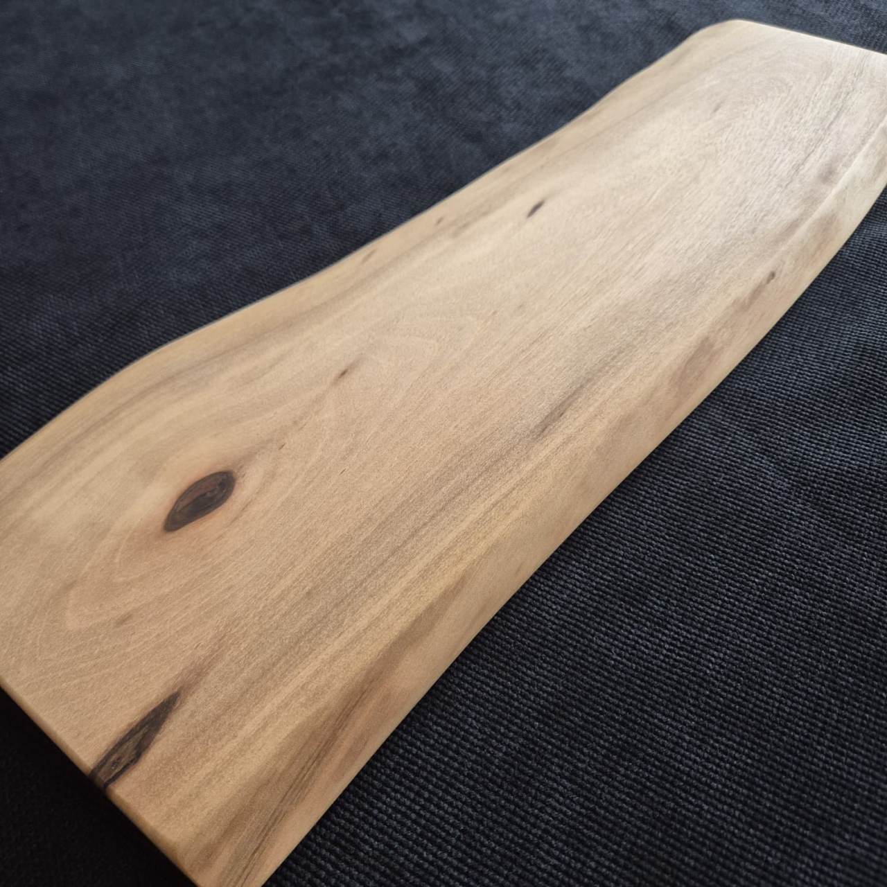 platou-servire-live-edge-lemn-masiv-46x15-escu-woodwork [3]