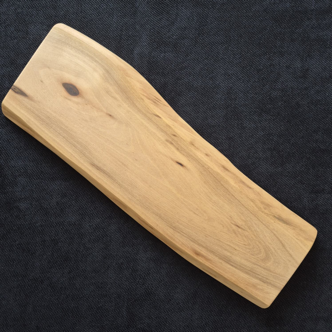 platou-servire-live-edge-lemn-masiv-46x15-escu-woodwork [2]