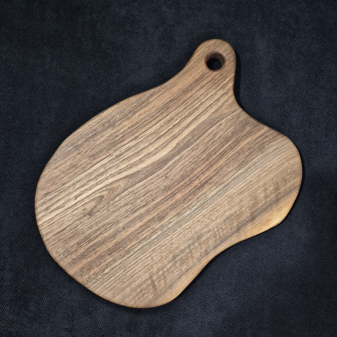 Platou de servire / tocator din lemn masiv de nuc – handmade Romania | ESCU Woodwork [1]