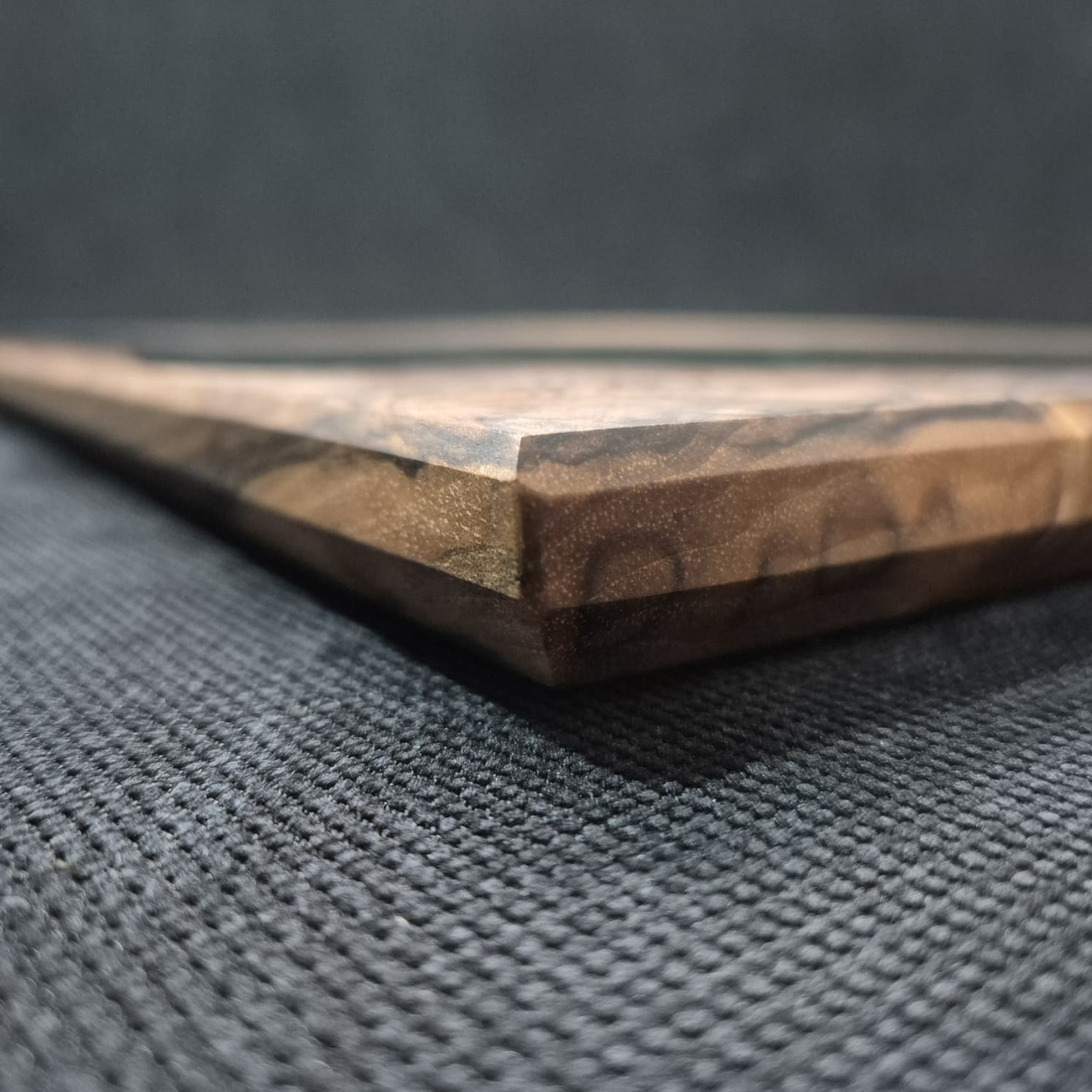 Platou din lemn masiv cu rășină epoxidică verde – handmade [3]