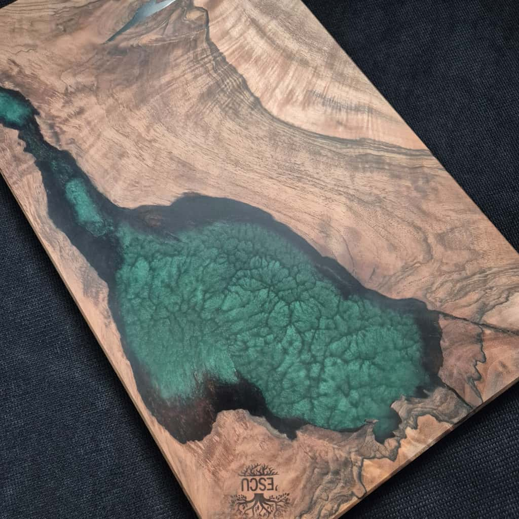 Platou din lemn masiv cu rășină epoxidică verde – handmade [2]