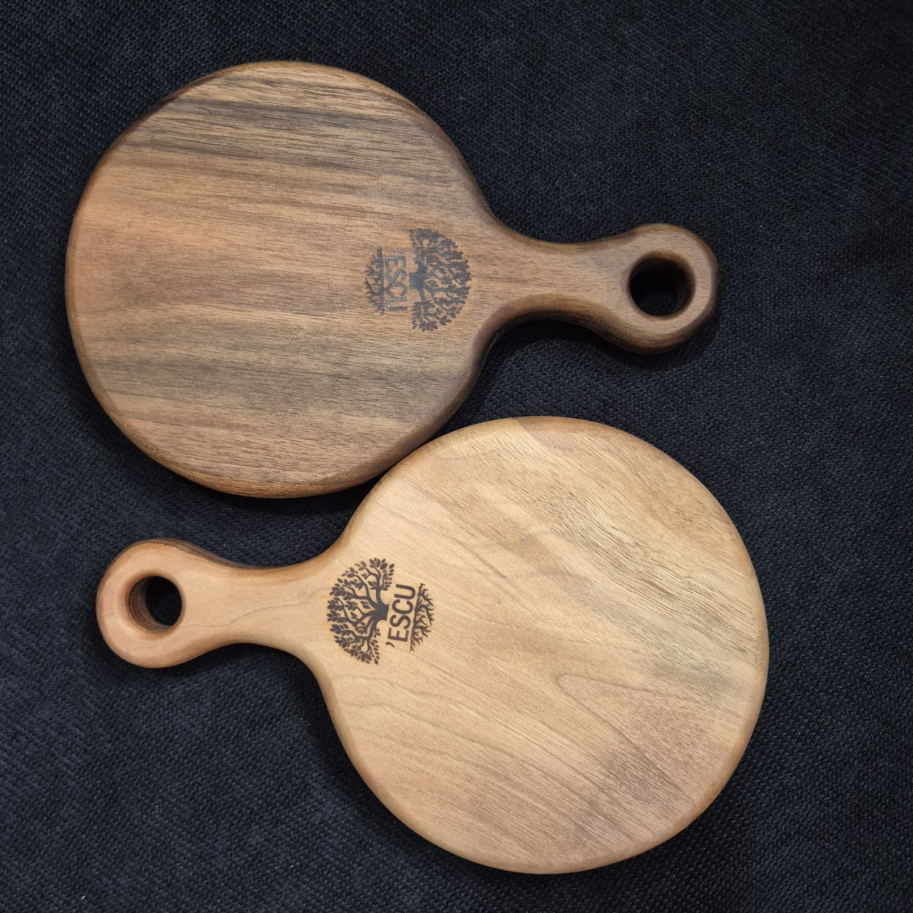 Set 2 platouri rotunde din lemn masiv Family of Two – ESCU Woodwork [7]