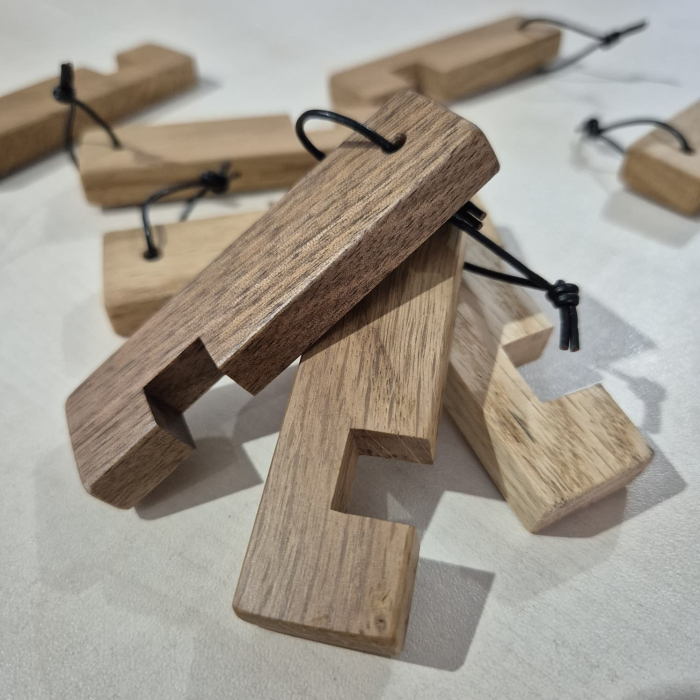 Suport din lemn pentru telefon – handmade [1]