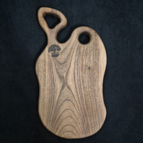 TOCATOARE SI PLATOURI - platou-servire-lemn-masiv-forma-organica-maner-sculptat-37x19-escu-woodwork